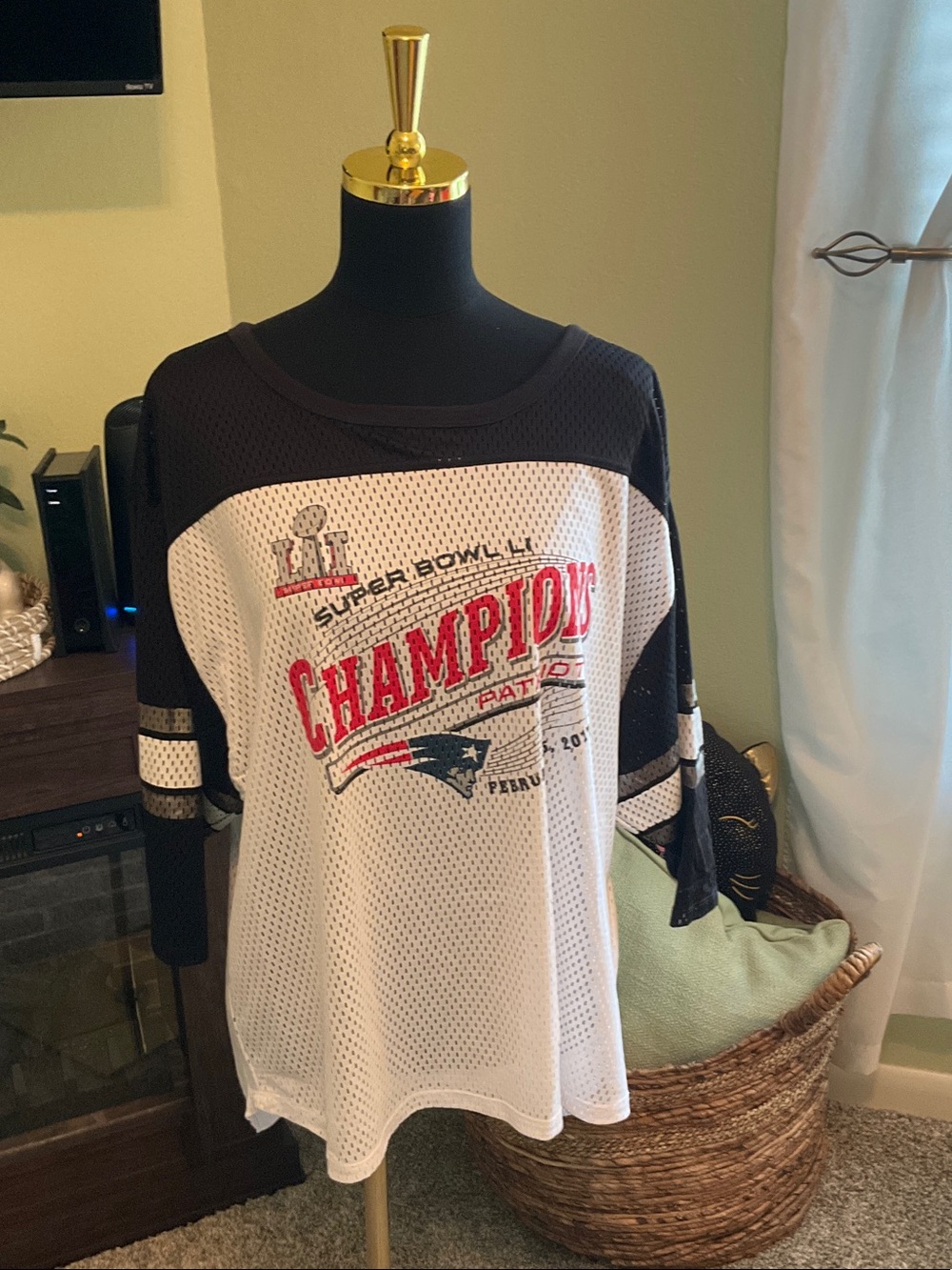 NWT NFL Super Bowl LI Patriots Champions Women’s Size 2XL Jersey, Super Cute!